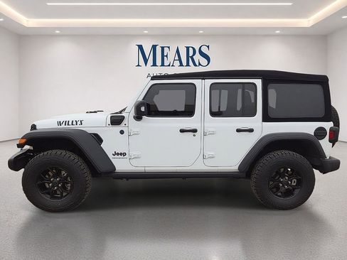 Used 2024 Jeep Wrangler Unlimited AWD/4WD image 2