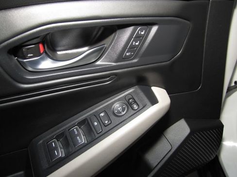 Certified 2025 Honda Accord EX-L image 11