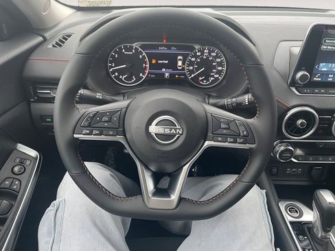 Certified 2025 Nissan Sentra SR w/ Midnight Edition image 19