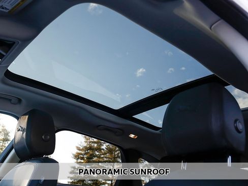 Used 2022 Jaguar F-PACE S image 4