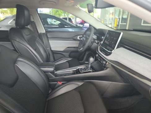Used 2022 Jeep Compass Latitude FWD image 29