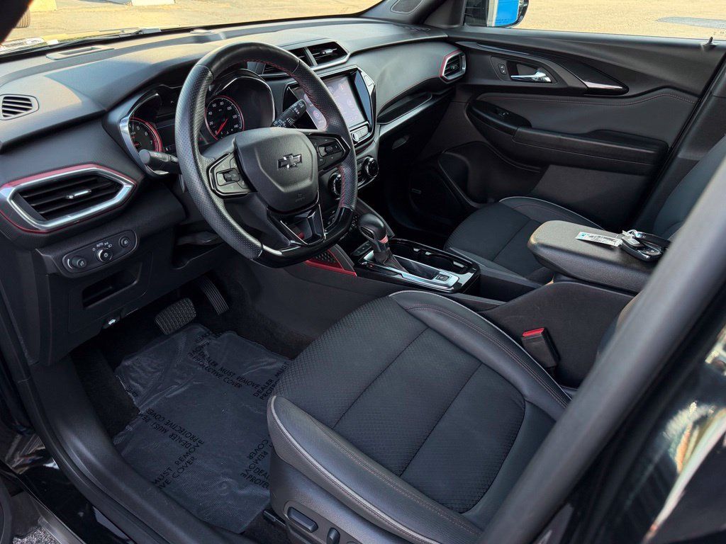 Used 2023 Chevrolet TrailBlazer RS w/ Sun and Liftgate Package FWD image 11