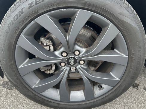 Used 2023 Land Rover Discovery Sport SE R-Dynamic image 12