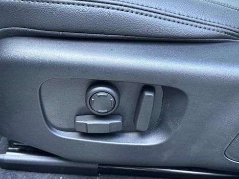 New 2026 Land Rover Range Rover Velar S image 30