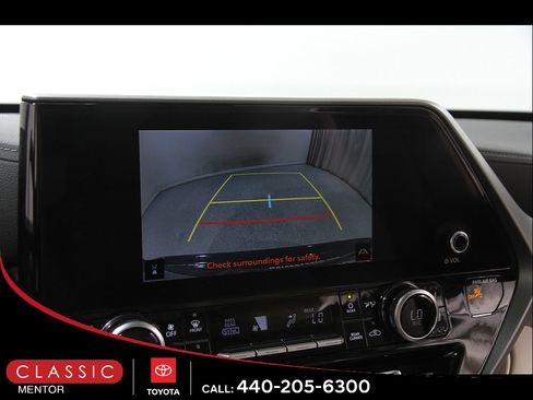 Certified 2024 Toyota Highlander Limited AWD/4WD image 14