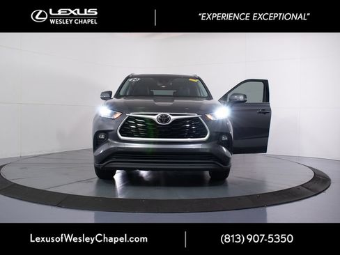 Used 2020 Toyota Highlander XLE FWD image 43