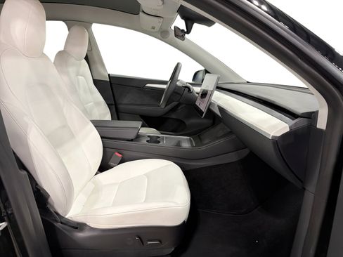 Certified 2023 Tesla Model Y Long Range AWD/4WD image 13