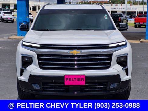 Used 2025 Chevrolet Traverse High Country FWD image 2