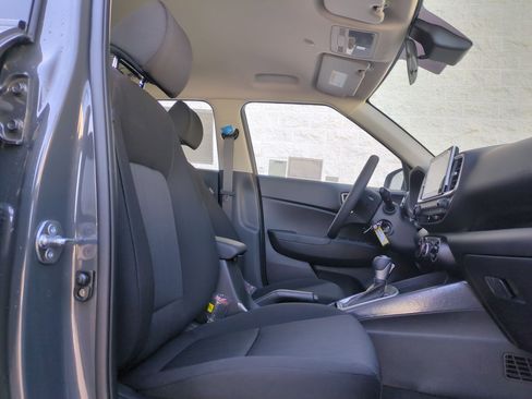 New 2026 Hyundai Venue SE image 9