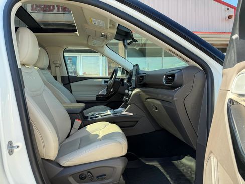 Used 2022 Ford Explorer Platinum w/ Equipment Group 601A image 28