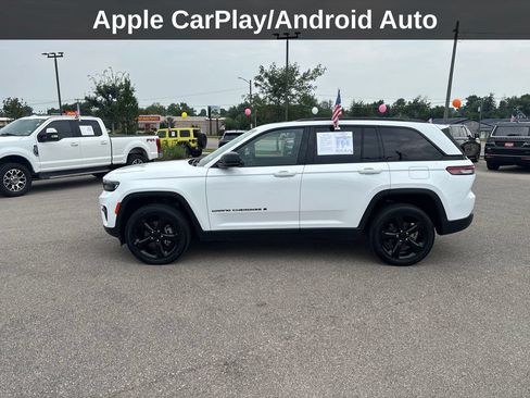 Used 2023 Jeep Grand Cherokee Altitude AWD/4WD image 2