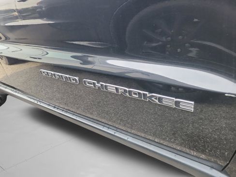 Used 2018 Jeep Grand Cherokee Limited RWD image 16