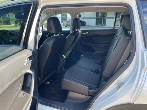 Used 2020 Volkswagen Tiguan SE FWD image 9