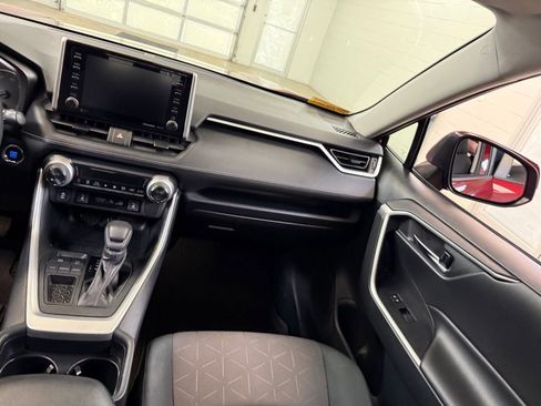 Used 2019 Toyota RAV4 XLE w/ Convenience Package image 27