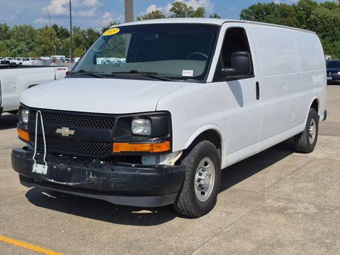 Used 2015 Chevrolet Express 3500 Extended RWD image 3