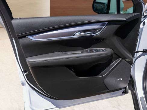 Used 2025 Cadillac XT6 Luxury FWD image 24