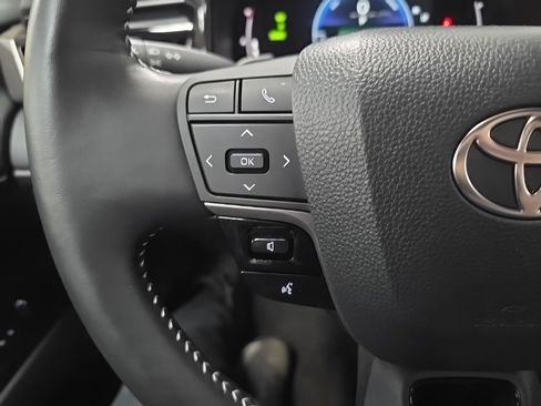 Used 2025 Toyota Camry SE image 19