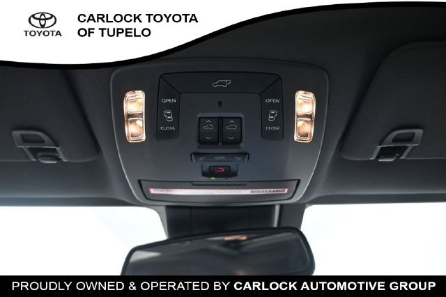 Used 2023 Toyota Sienna Platinum FWD image 36