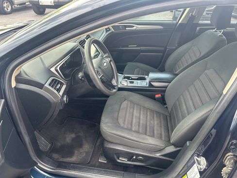 Used 2020 Ford Fusion SE FWD image 9