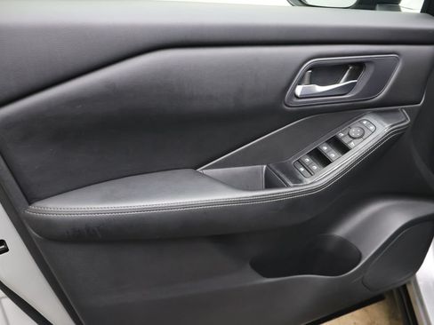 Used 2024 Nissan Rogue SV AWD/4WD image 15