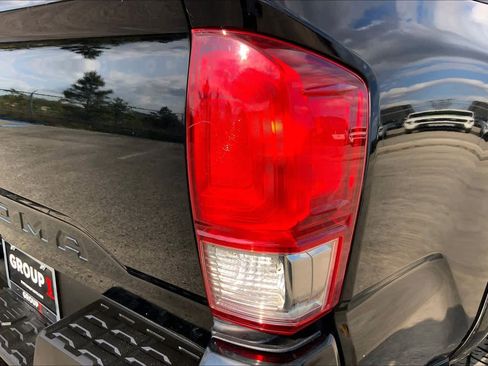 Used 2017 Toyota Tacoma TRD Sport w/ Tow Package image 30