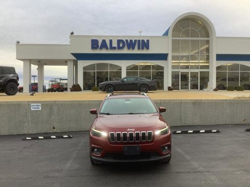 Used 2019 Jeep Cherokee Latitude Plus image 2