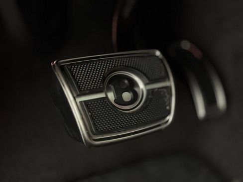 Used 2025 Bentley Bentayga image 14