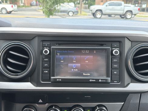 Used 2019 Toyota Tacoma SR5 AWD/4WD image 18