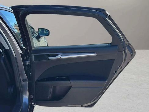 Used 2014 Ford Fusion SE image 19