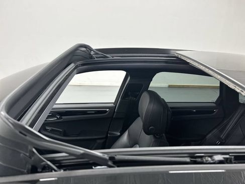 Certified 2024 Porsche Macan S AWD/4WD image 20