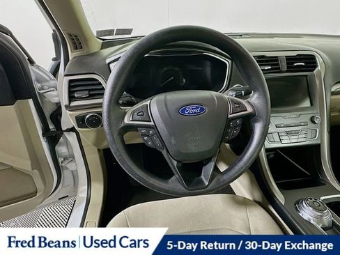 Used 2020 Ford Fusion SE image 11