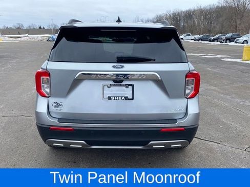 Used 2023 Ford Explorer XLT image 3