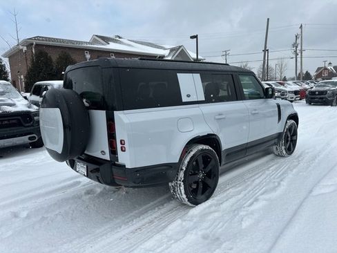 Used 2023 Land Rover Defender 130 X-Dynamic SE image 7