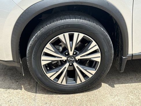 Used 2023 Nissan Rogue SV w/ SV Premium Package AWD/4WD image 17
