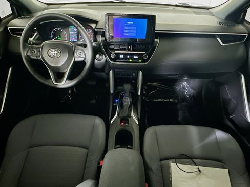 Used 2024 Toyota Corolla Cross SE image 27