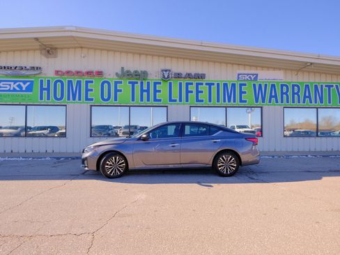 Used 2025 Nissan Altima 2.5 SV image 3