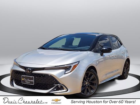 Used 2025 Toyota Corolla XSE FWD image 1