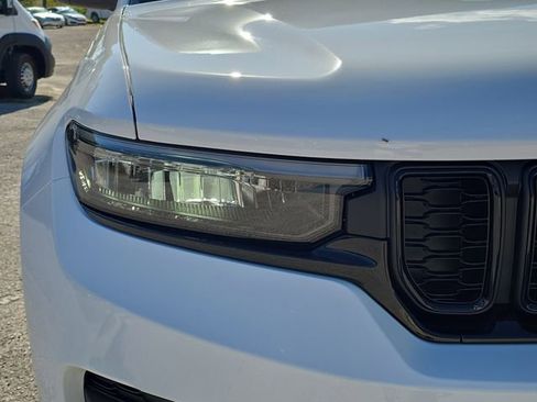 New 2025 Jeep Grand Cherokee Altitude image 7