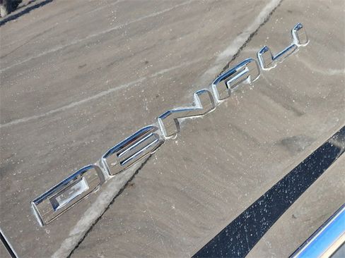 Used 2024 GMC Yukon Denali image 12