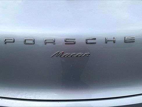 Used 2017 Porsche Macan image 28