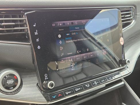 Used 2023 Jeep Wagoneer L Series II image 10