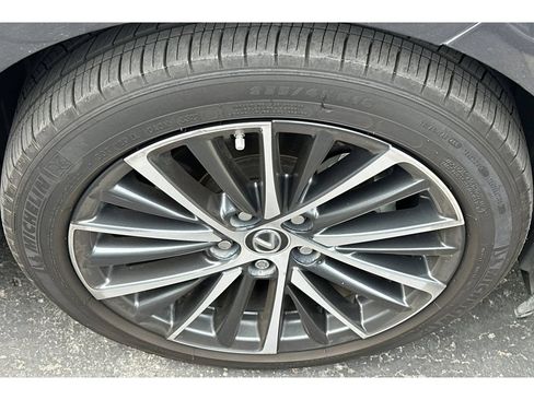 Used 2023 Lexus ES 300h w/ Premium Package FWD image 4