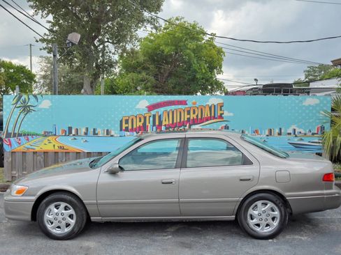 Used 2001 Toyota Camry XLE image 5