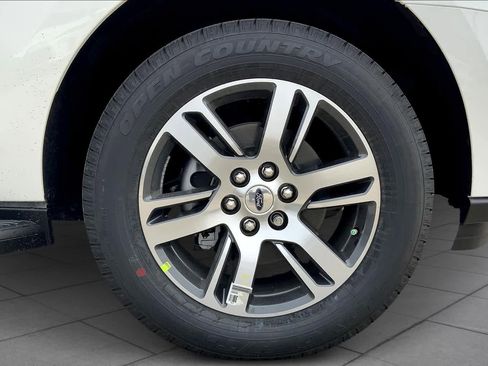 Used 2024 Ford Expedition XLT RWD image 12