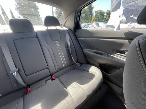 Used 2025 Hyundai Elantra SEL image 38