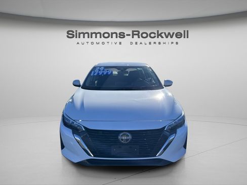 Used 2024 Nissan Sentra SV image 2