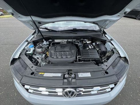 Used 2018 Volkswagen Tiguan SEL AWD/4WD image 24
