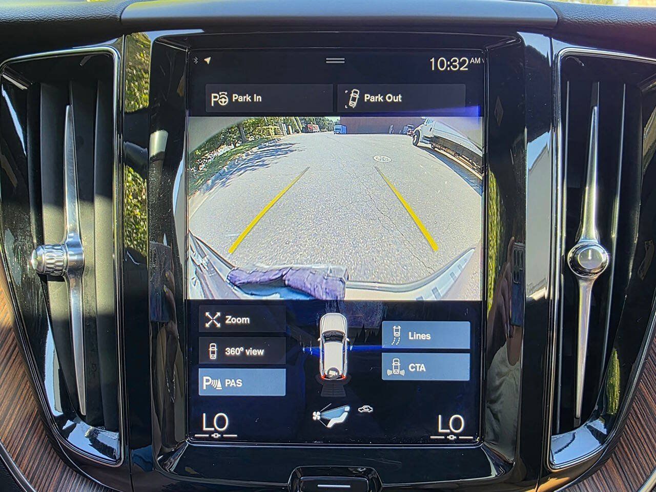 Used 2018 Volvo XC60 T6 Momentum w/ Convenience Package AWD/4WD image 29