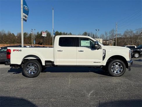 Used 2025 Ford F250 Lariat w/ Lariat Ultimate Package image 2