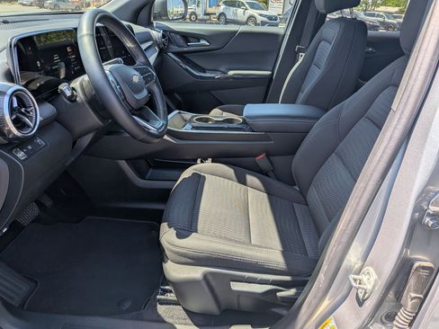 Used 2025 Chevrolet Equinox LT image 14